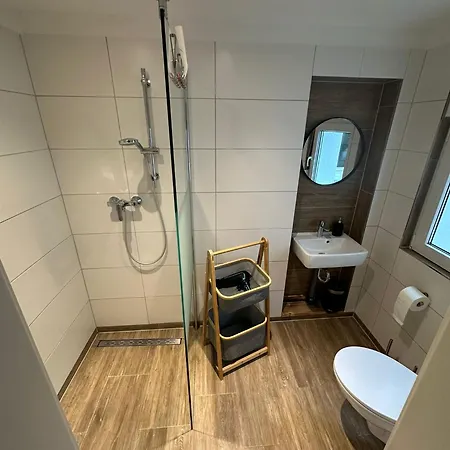 Linus Und Seine Apartment *